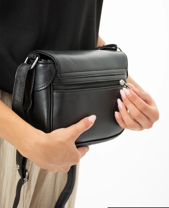 Geanta neagra tip poștaș din piele naturala, nouă