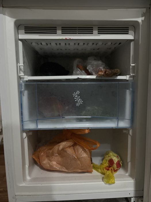 Морозильник продам