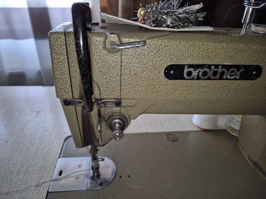 Masina de cusut liniara Brother