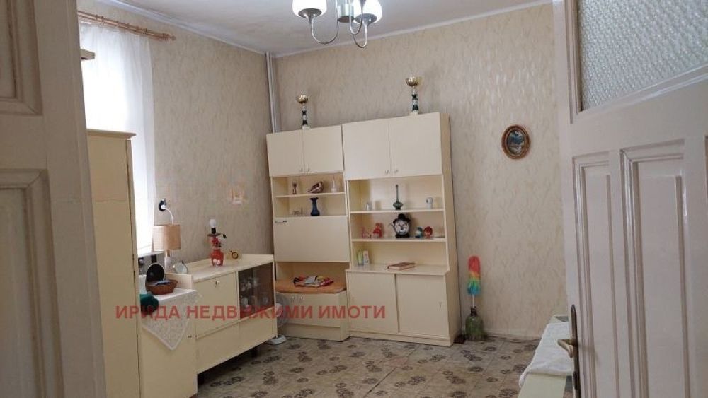 Двустаен апартамент до пл. Славейков