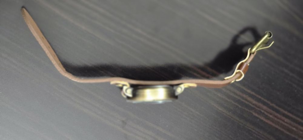 Часы привозные кварцевые