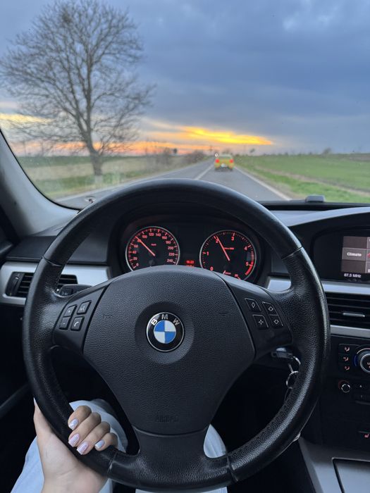 Se vinde. BMW 320d, E90