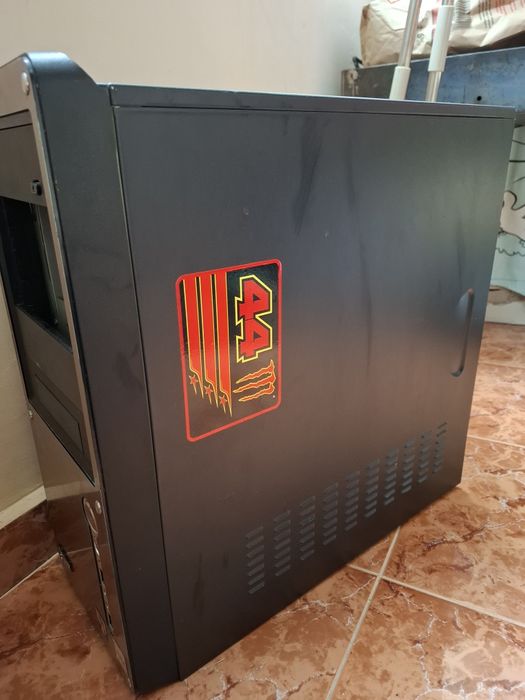 Продавам компютър.Цял и на части!