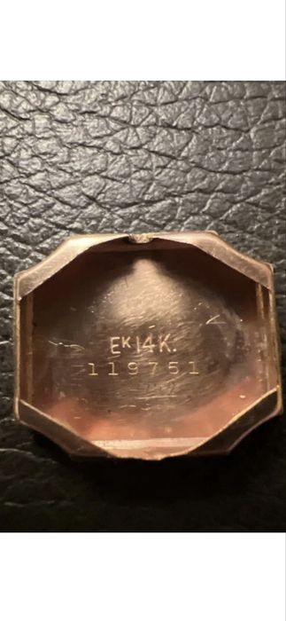 Антикварные Золотые Часы женские со швейцарским механизмом.