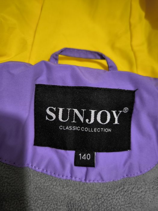 Куртка на девочку размер 140 - 152.