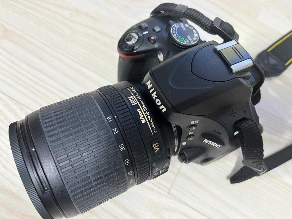 Nikon D5100 + Obiectiv 18-105 mm