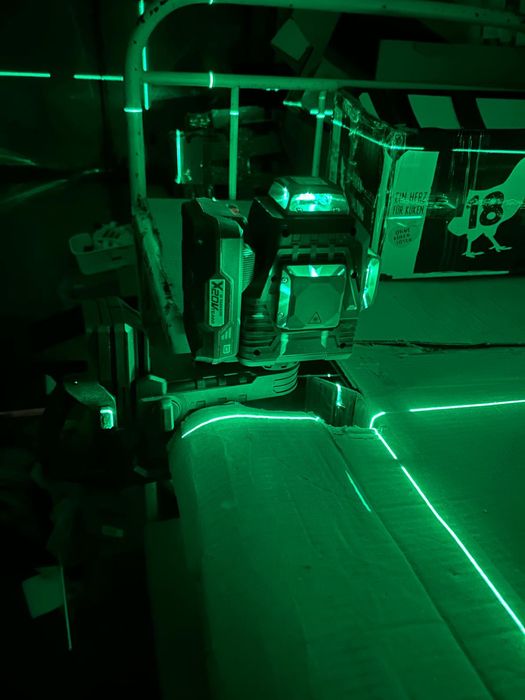 Nivela laser cu acumulator de 20v