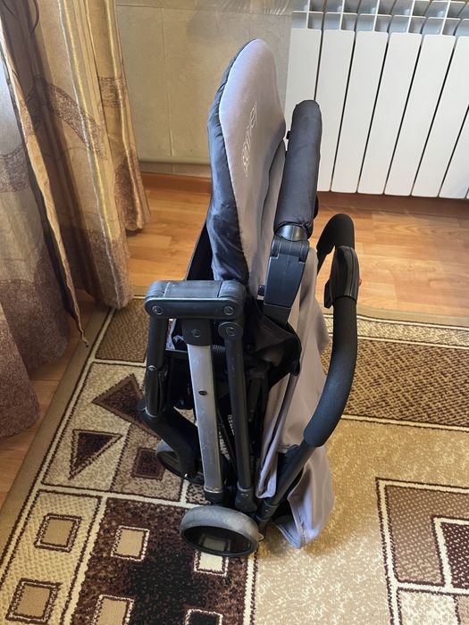 Продаю прогулочную коляску