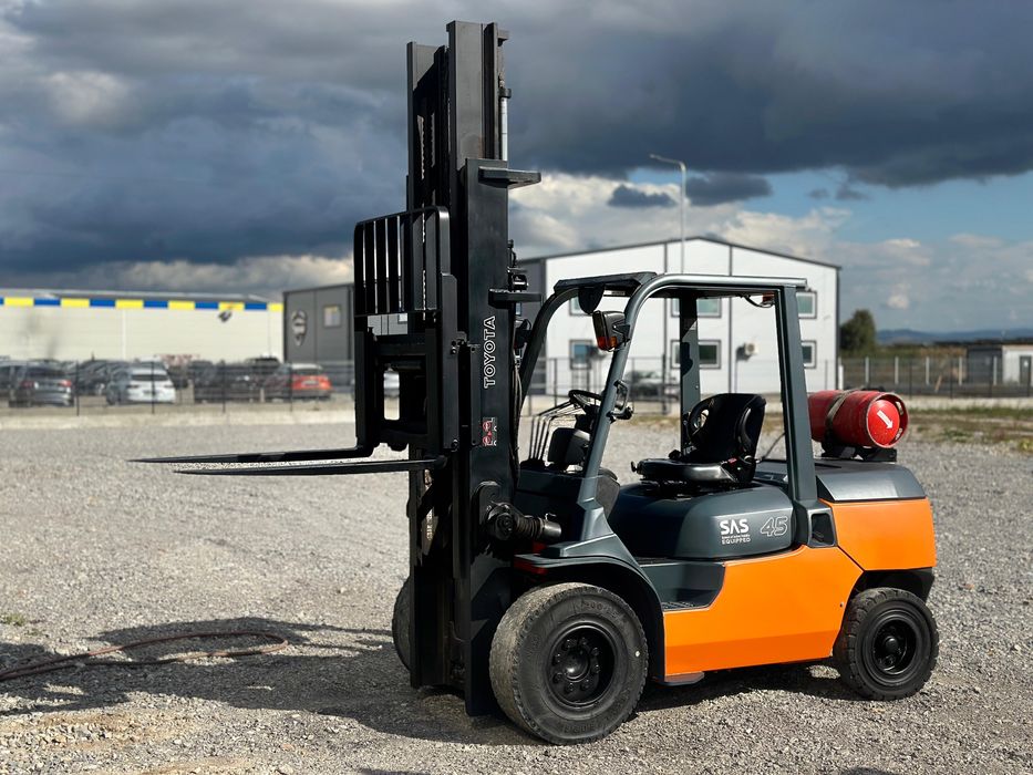 Vand stivuitor Toyota 02-7FG40