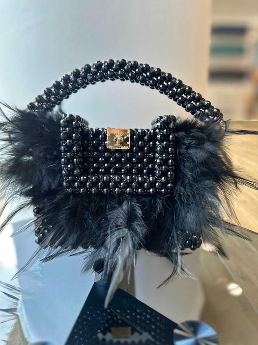 Черна елегантна чанта с естествени пера