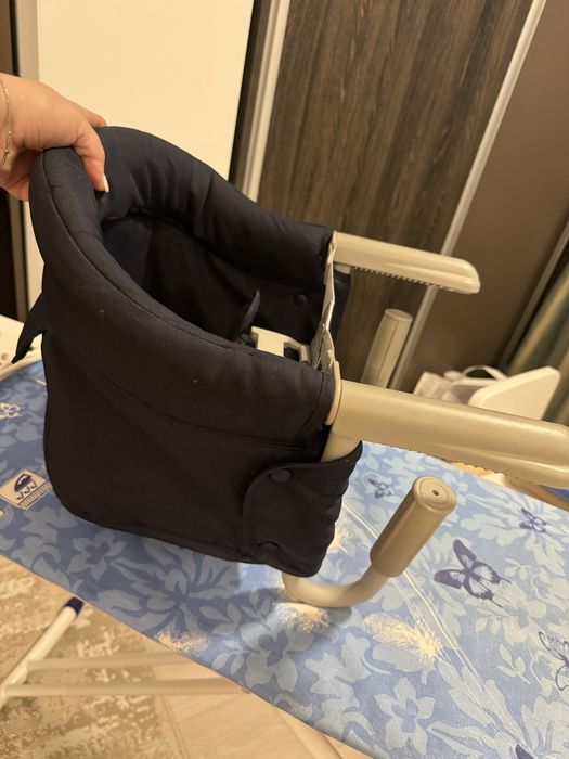 Scaun atasabil la masa de bucatarie-Inglesina