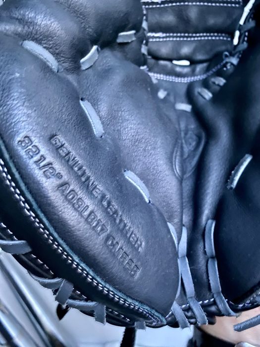 Manusa baseball Wilson mana dreapta