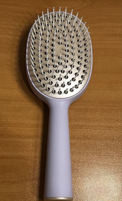 Четка за коса със самопочистващ се бутон Omnia, лилава