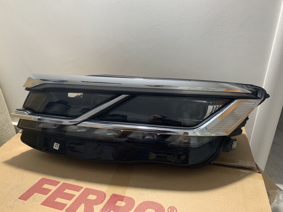Far stanga VW Touareg 3 CR7 Full LED Matrix Origine Europa