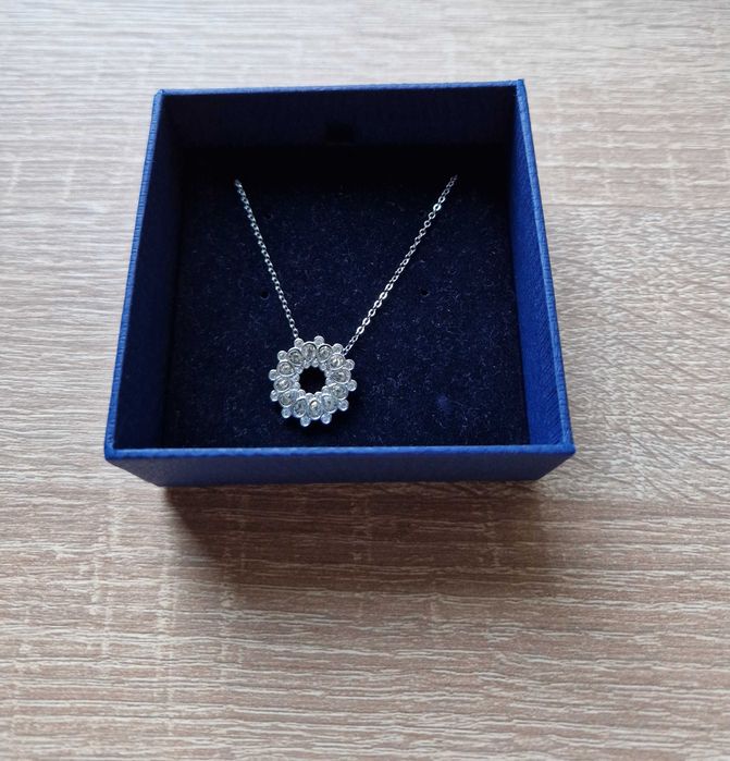 Колие Swarovski ново