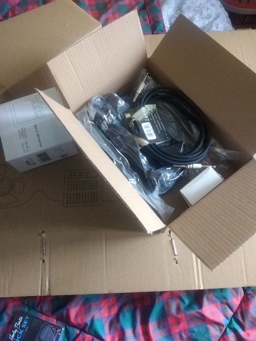 Чисто Нова електрическа китара