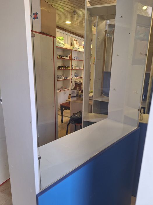 Срочно продам аптечный полки