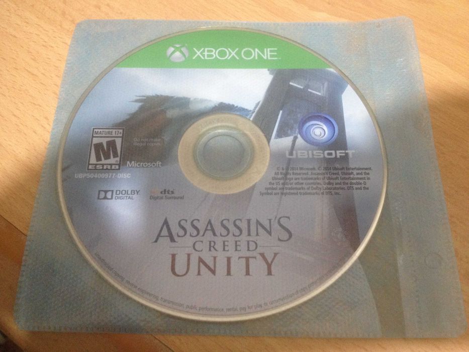 Два диска с играми на xbox one планета зомби и ассасин скрид