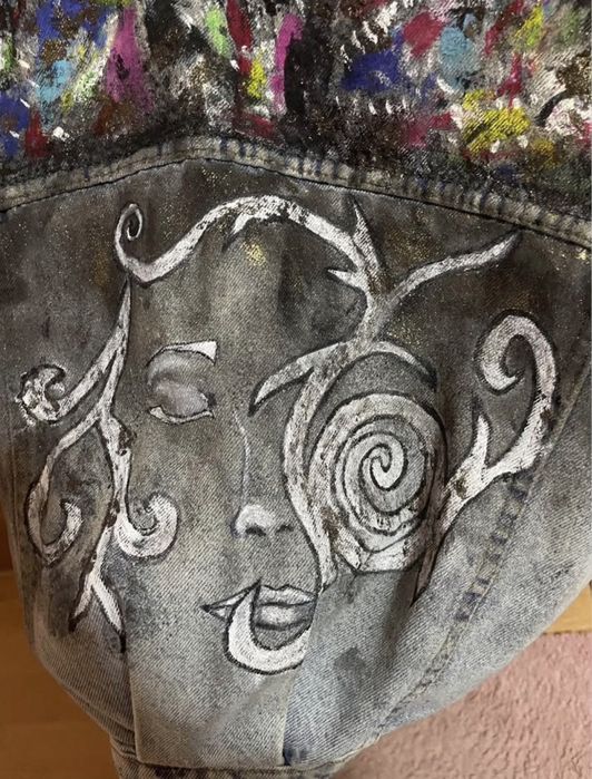 Nume piesa : Urban Muse Geaca de blugi pictata manual