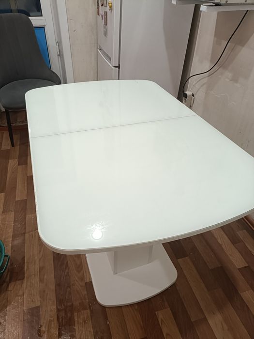 Кухонный стол в нормальном состоянии