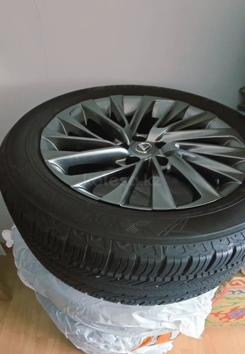 Комплект новых колес Lexus R18 с шинами Yokohama 235/55 R18
