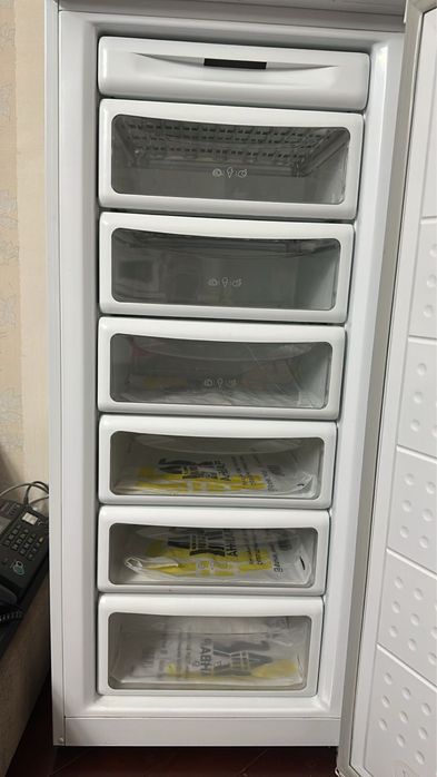 Морозильник продам