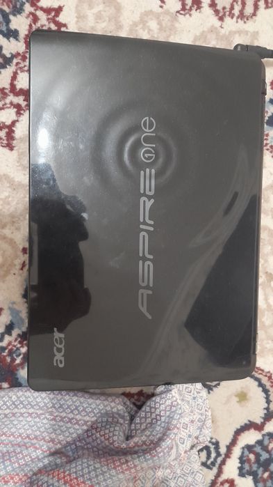 Acer 4 gb ram  300 ta o'yini bor. Internet telegram bor.
