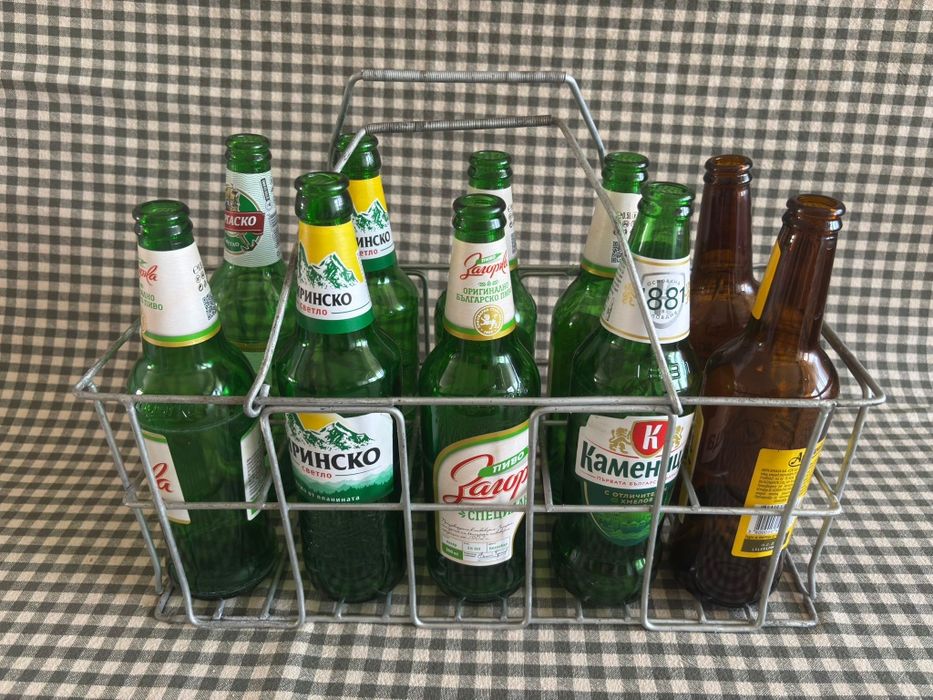 Метална кошница - супер здрава и удобна за носене.