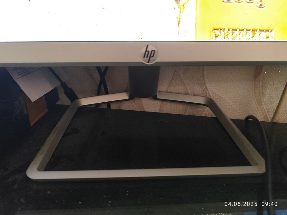 Монитор HP в хорошем состоянии