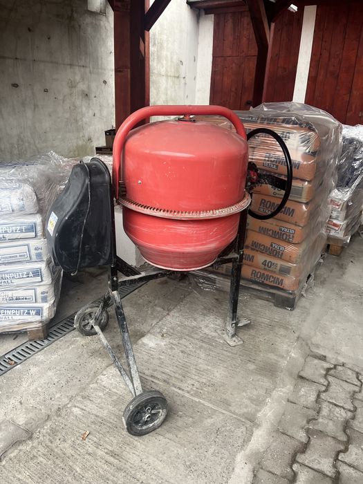 Inchiriez betoniera la zi