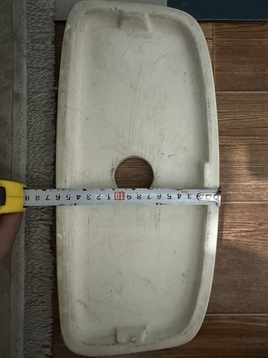 Крышка от бочка унитаза