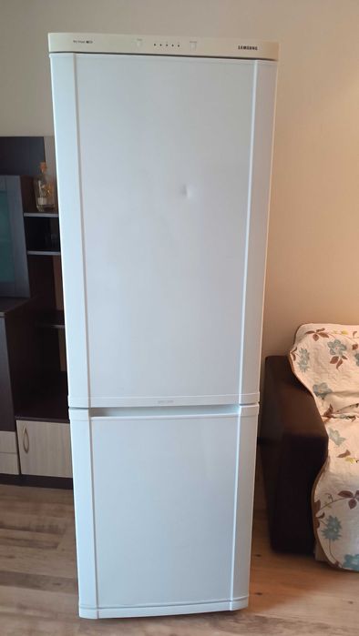 хладилник с фризер Samsung