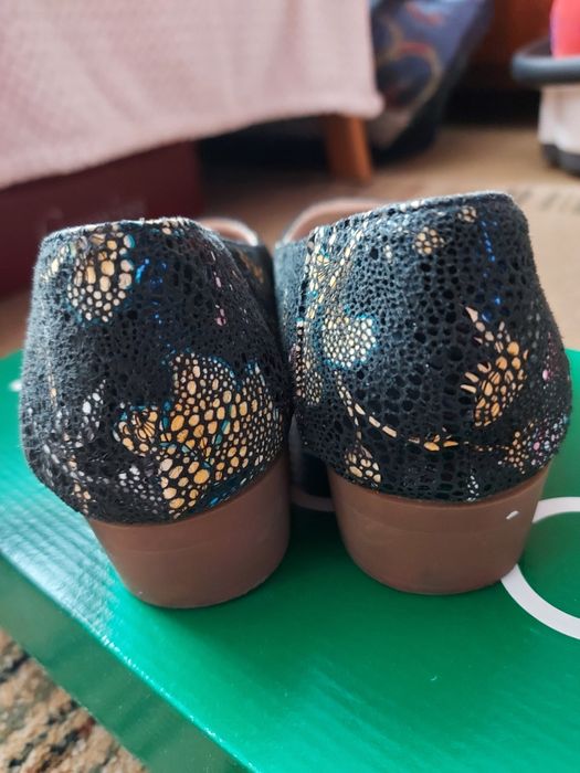 Pantofi din piele cu model