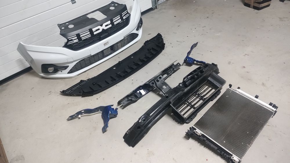 Bara fata,  trager , ochelari faruri , volet , radiator Logan 2022