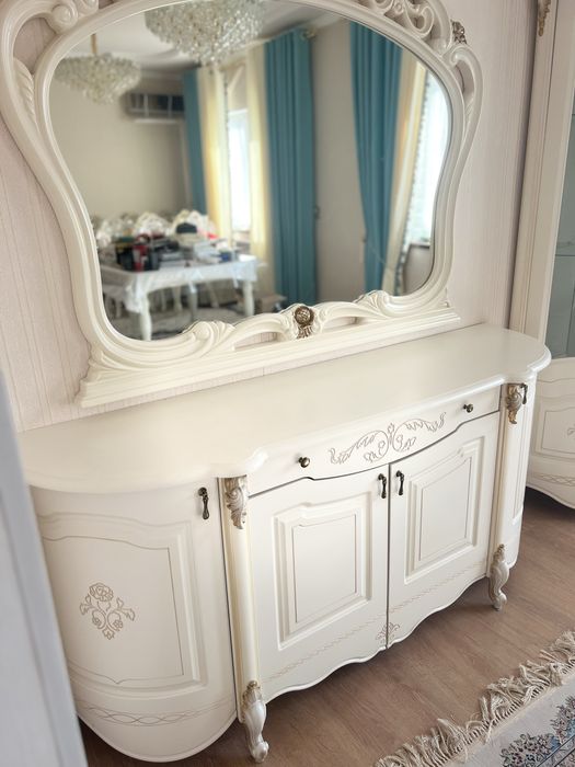 Шкаф горка и зеркало с подставкой