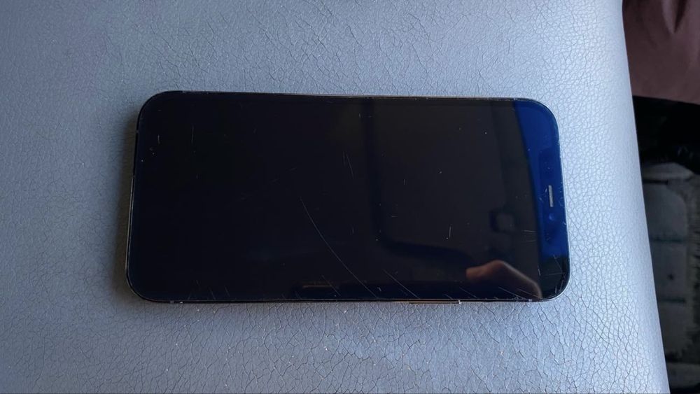 Продам телефон Айфон 12 про