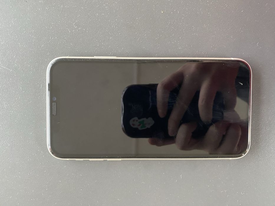 iPhone 11 64GB с 12 месеца оставаща гаранция