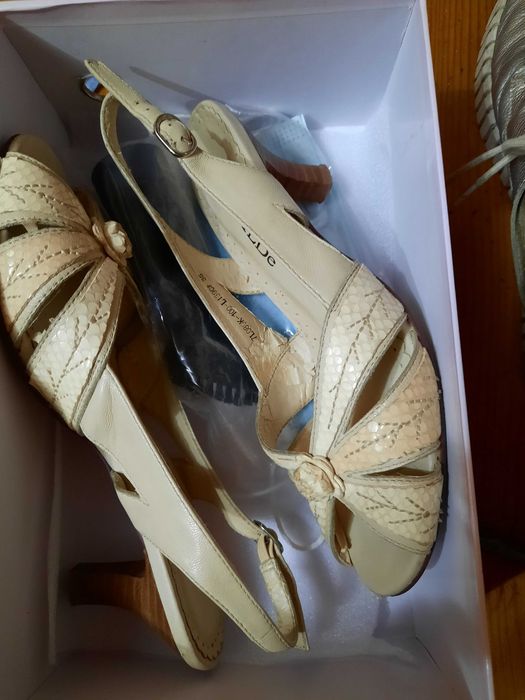 Босоножки Erisis 35 размер Натур. Кожа