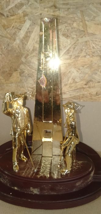 Продам статуэтку металлургам