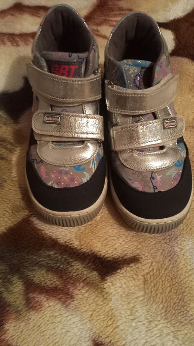 Ботинки для девочки.