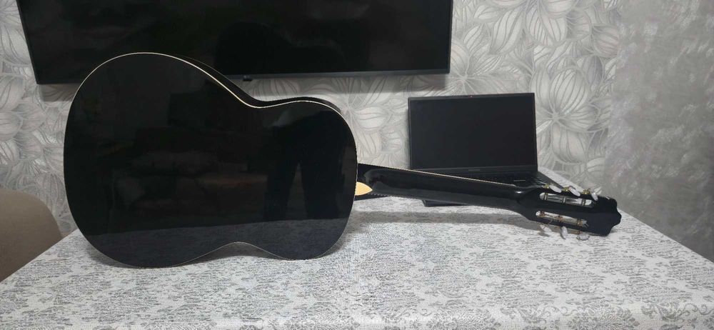 Продам гитару Adajiо Model - KN39ABK+чехол