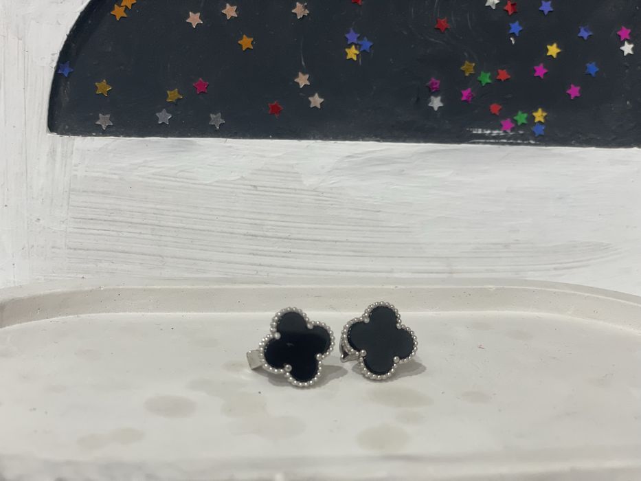 Продам серьги новые