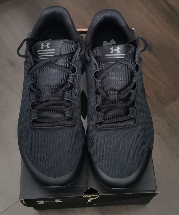 Adidasi Under Urmour noi
