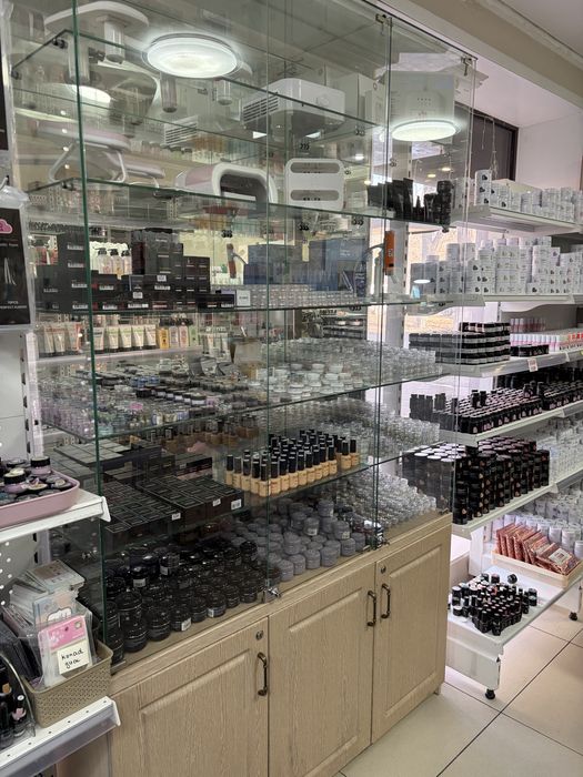 Шкаф-витрина , 3х дверный