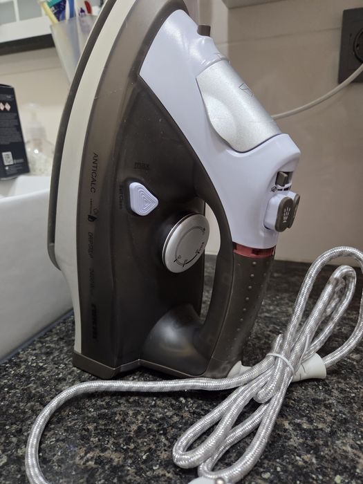 Паровой утюг Nikai, новый