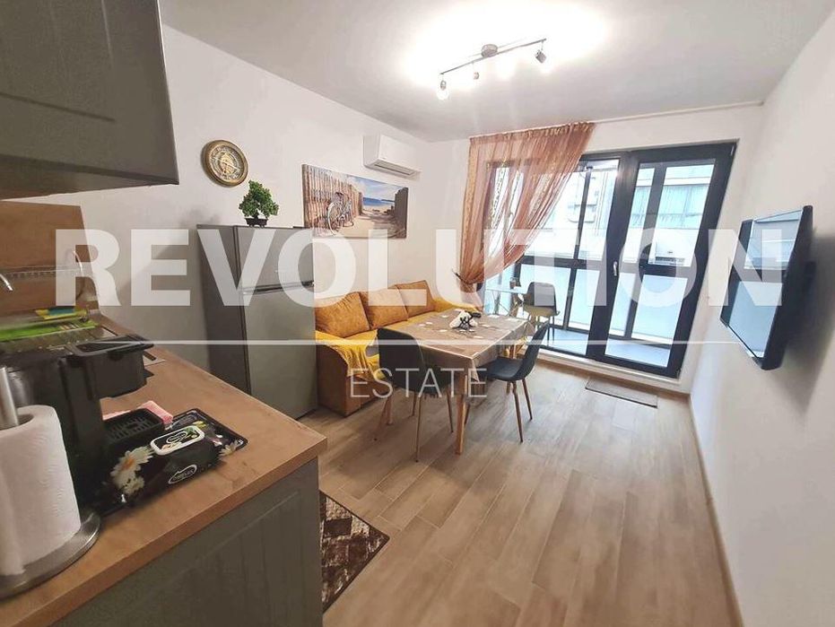 Дава се под наем Двустаен апартамент в Варна, Център - 50 кв.м за 650 € - Снимка #1