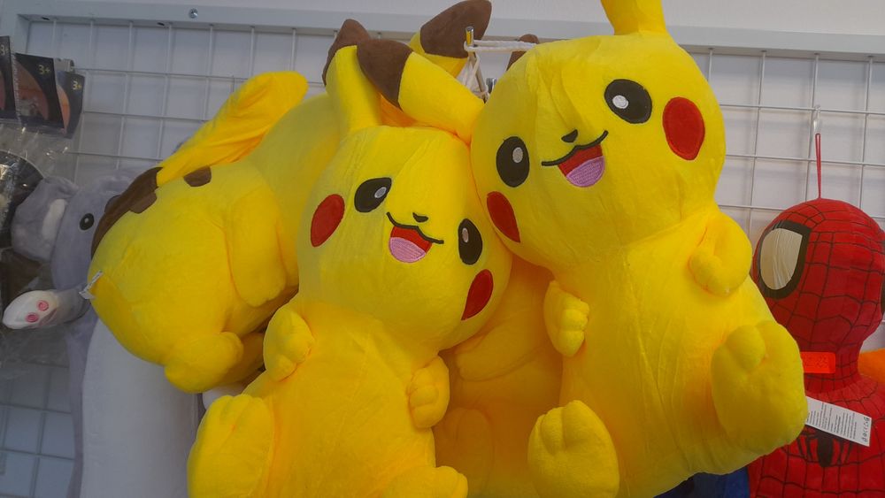 Рokemon карти фигурки и плюшени играчки