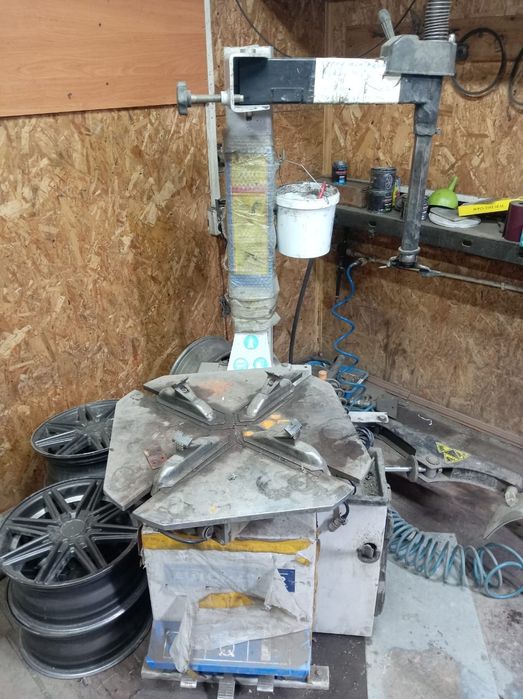 Продам компрессор и разбортовочный.