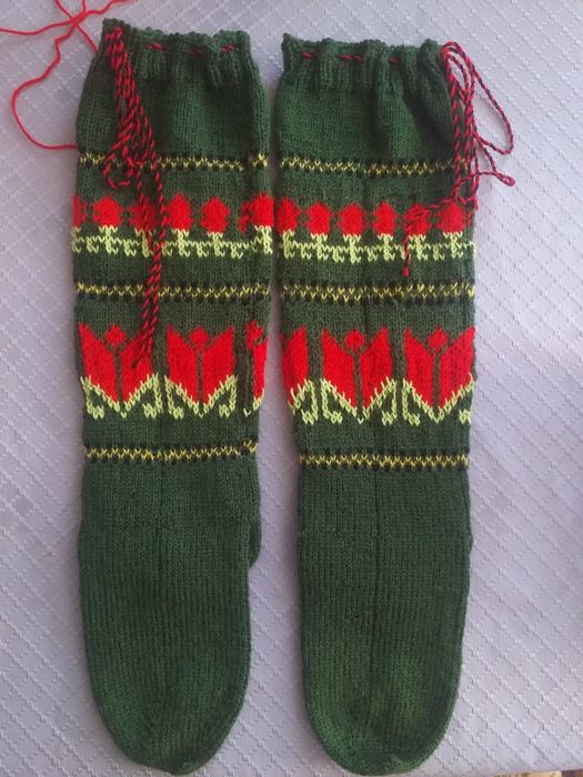 Шарени плетени чорапи за носия