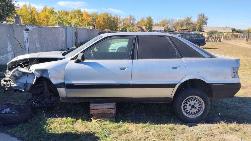 Автомобиль audi 80 b3